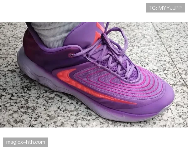 德文·布克又晒家居照，鞋比我整栋楼多，心态炸裂