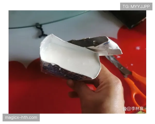 谌利军家里冰箱贴满训练计划，连牛奶保质期都按秒算